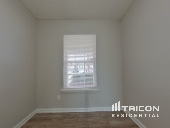 Foto del edificio - 2120 Wilkinson Dr