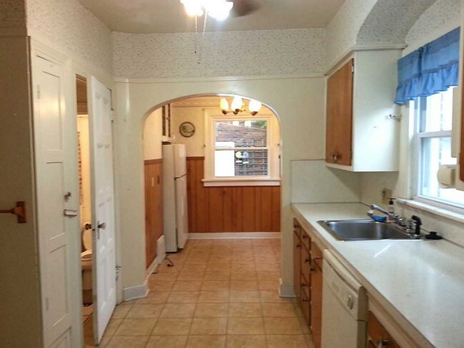 Building Photo - 2458 Greenbriar Rd