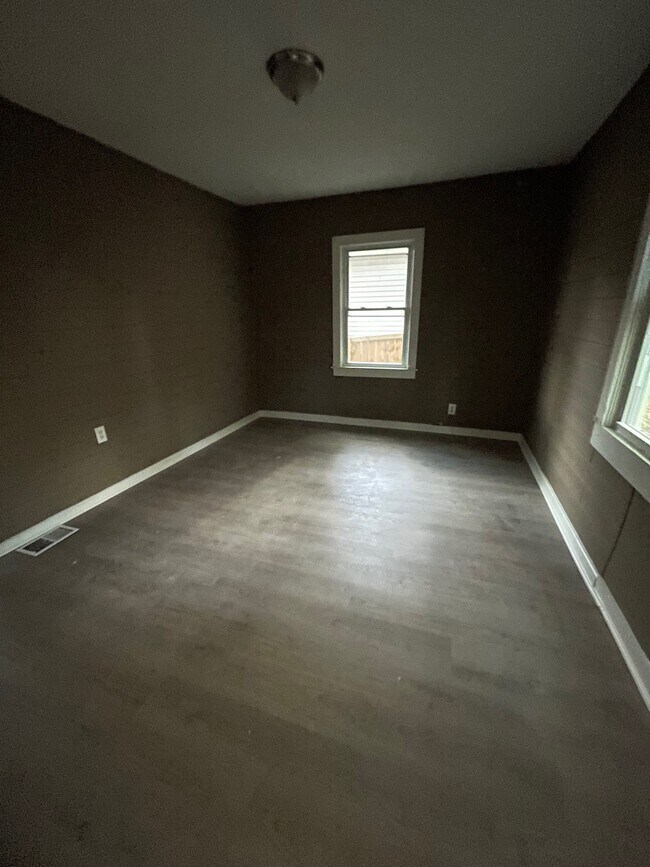 Building Photo - 5002 Park Ave