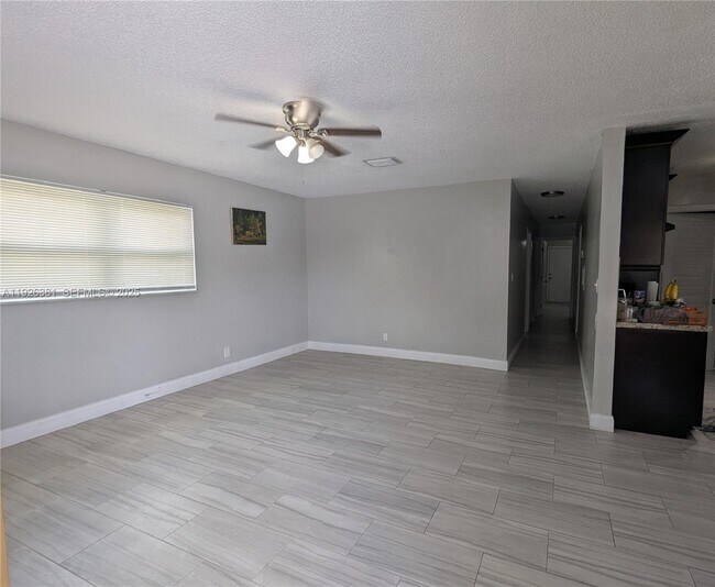 Foto del edificio - 7610 SW 10th St