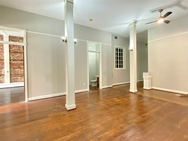 Building Photo - 2319 The Strand