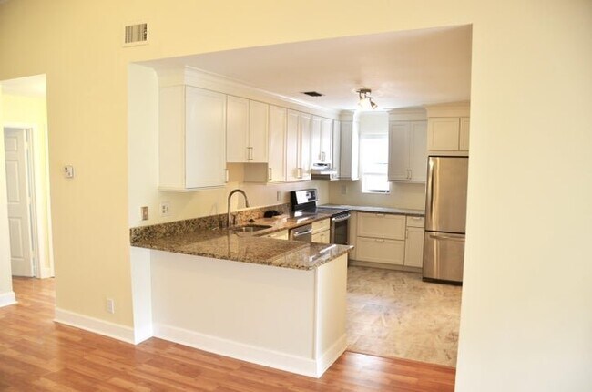Foto del edificio - 3355 Jaywood Terrace