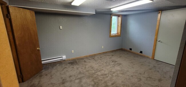Building Photo - Already Rented for Next School Year - Avai...