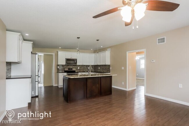 Building Photo - 3 br, 2 bath House - 2300 49Th Avenue W