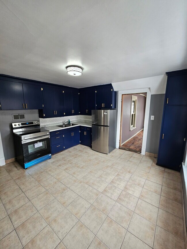 Cocina remodelada - 528 N Tonka St