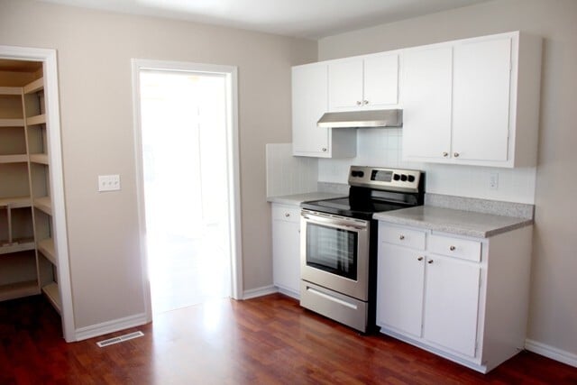 Building Photo - Charming 1.5-Story Home in Winfield – 3 Be...