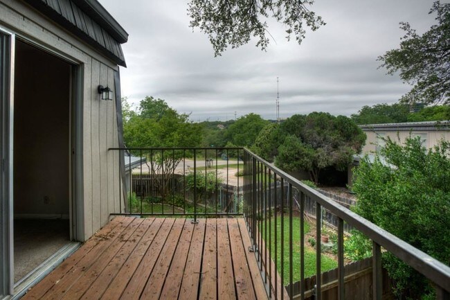 Building Photo - 713 Castle Ridge Rd