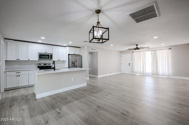 Foto del edificio - 8620 E Holly St