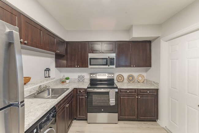 Building Photo - 121 Danube Ave