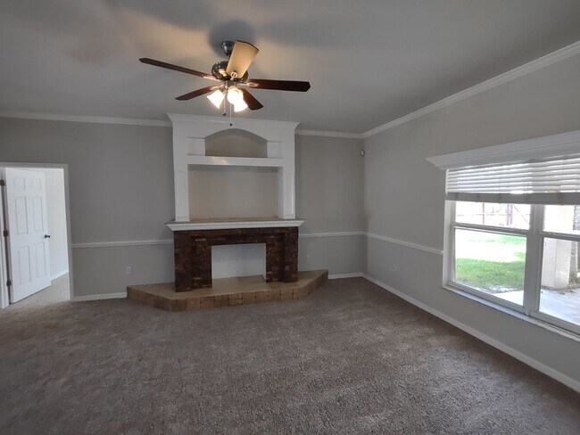 Building Photo - Quail Hollow Upgraded Single Family 4 bedr...