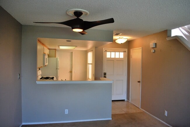 Building Photo - 733 Vista Grande Way