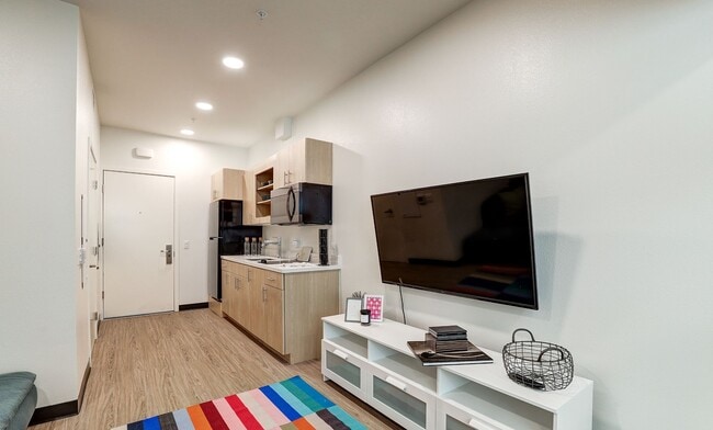 Building Photo - 4252 Crenshaw