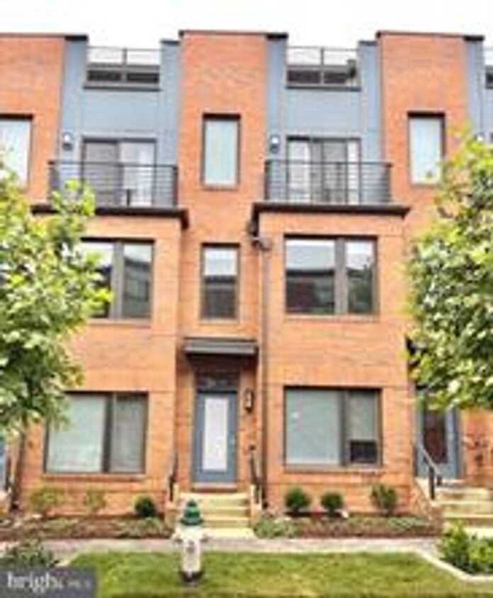 Foto principal - BEAUTIFUL TOWNHOME AT SHADY GROVE METRO