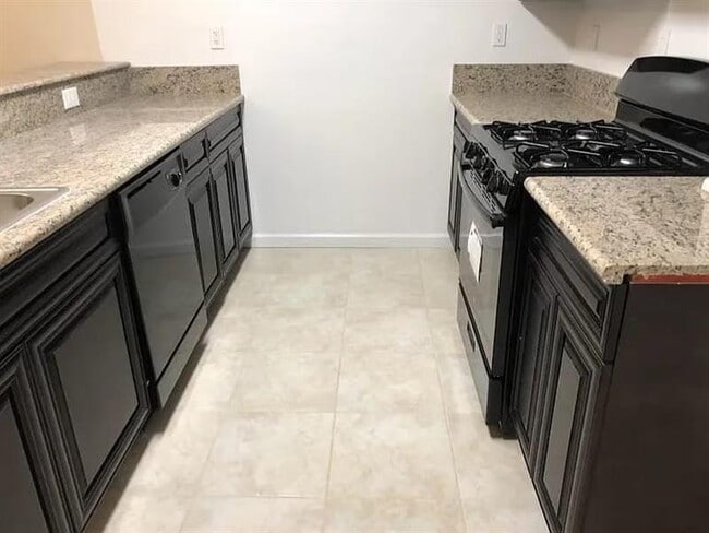 Building Photo - Isil Ave Comfort Place