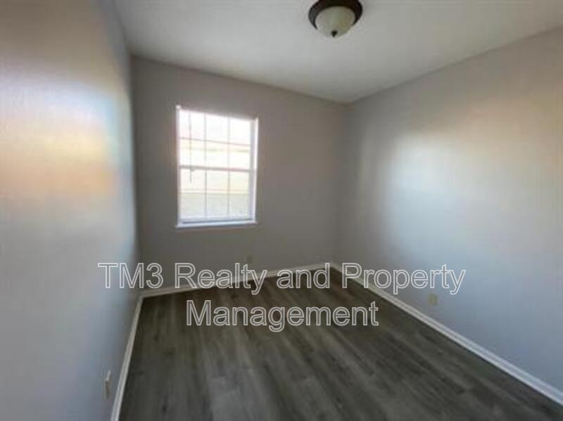 Primary Photo - 1606 E Kansas City Rd