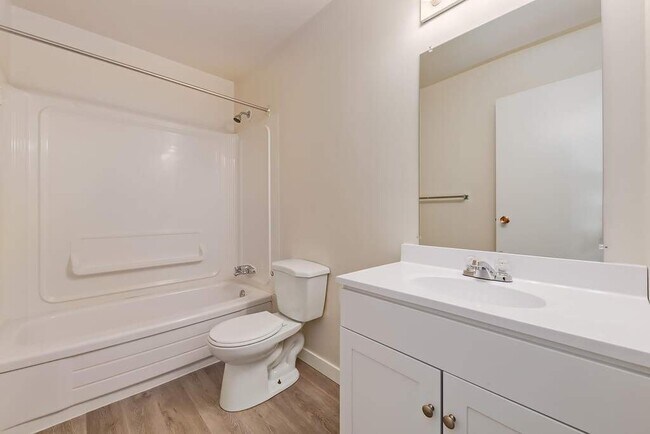 Building Photo - Woodlily Court