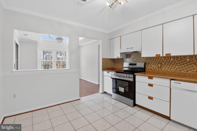 Building Photo - 15 Friendswood Ct