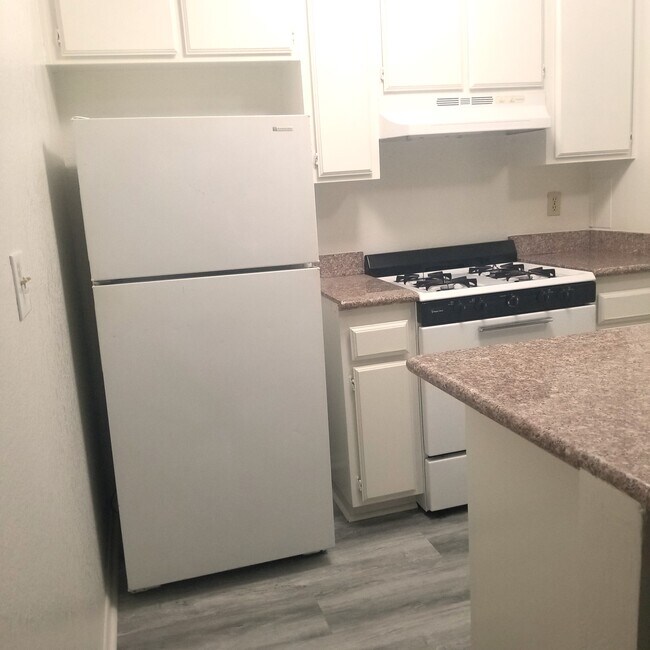 Foto del edificio - 14324 Lemoli Ave