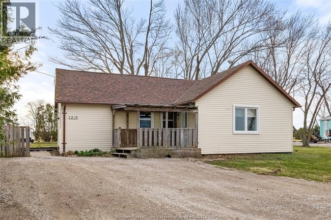 Building Photo - 1219 Lakeshore Rd 105