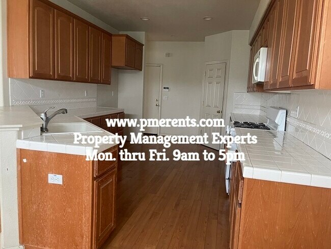 Building Photo - 4212 Red Oak Ln
