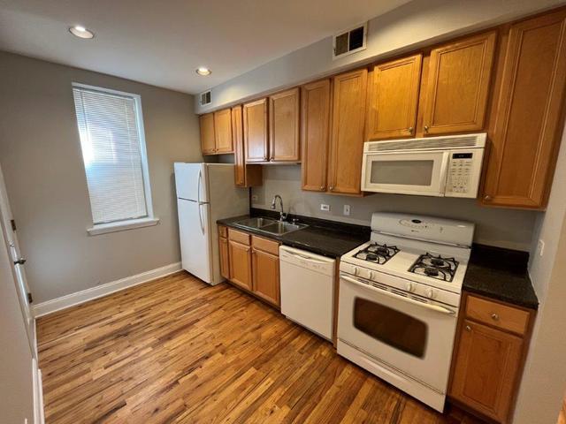 Foto del edificio - 4710 N Bernard St