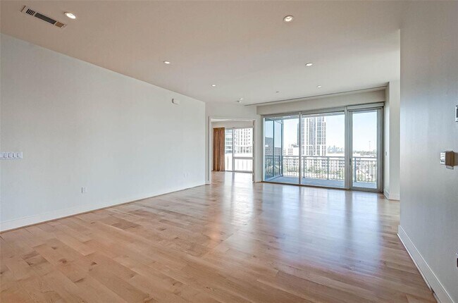 Building Photo - 1600 Post Oak Blvd