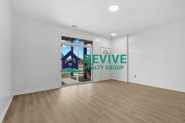Foto del edificio - 15715 Parkway Ln