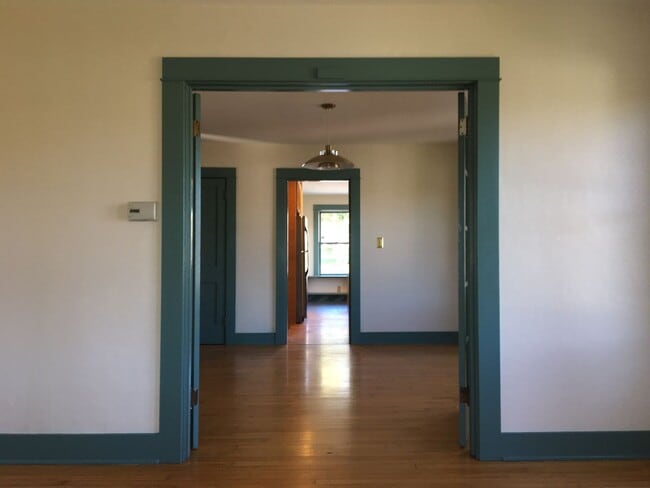 Building Photo - Lovely Single-Family 3BR Home in Vergennes...