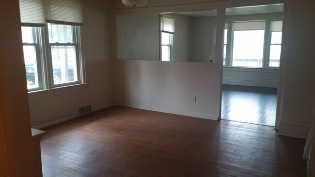 Building Photo - 1355 Smith St