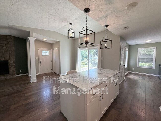 Foto del edificio - 890 Bridgette St