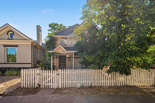 Building Photo - Comfort & Convenience in the Heart of Denver – 3BR/2BA