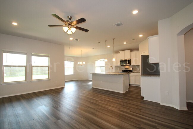 Foto del edificio - New In Management! Upgraded Comfort in a P...