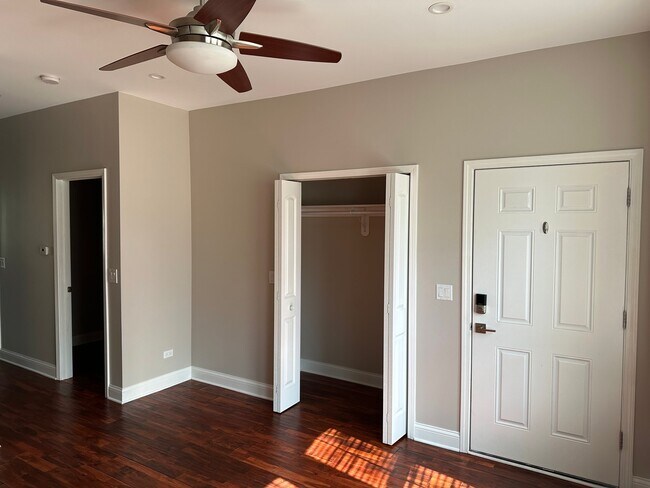 Foto del edificio - 4202 N St Louis Ave