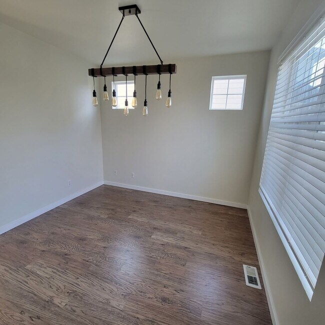 Building Photo - 4 Bedroom plus den, Lacey/Meridian Campus Home for Rent