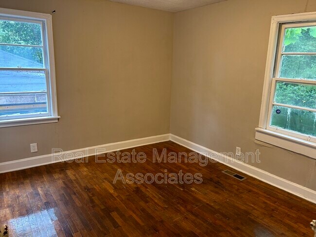 Foto del edificio - 1221 W Broad St