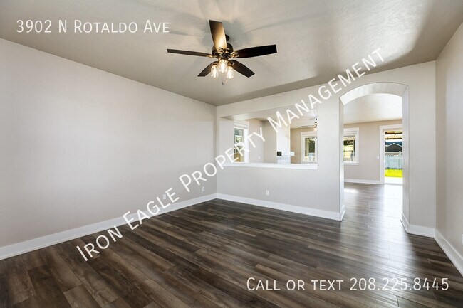 Building Photo - 3902 N Rotaldo Ave