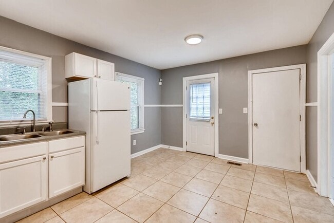Building Photo - AGENT SHOWINGS ONLY - All Electric 2 bedro...