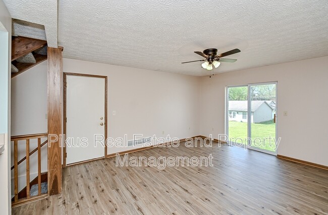 Building Photo - 2012 Redwing Dr