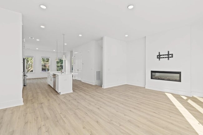 Photo - 128 Etta Way Unit House