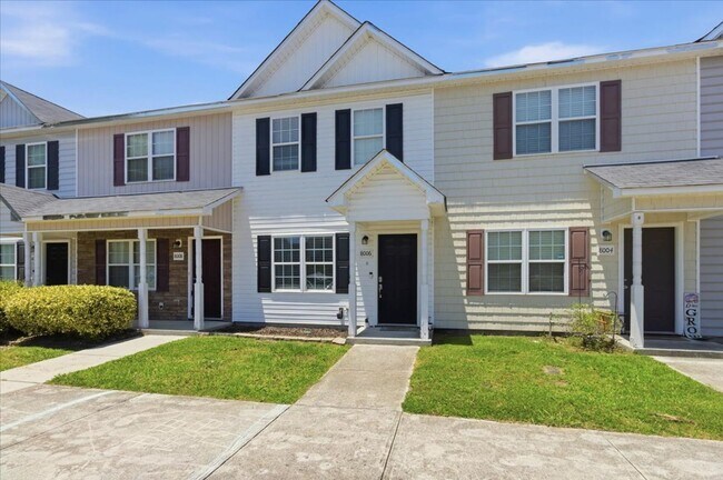 Building Photo - 2 Bed 2.5 Bath Townhome