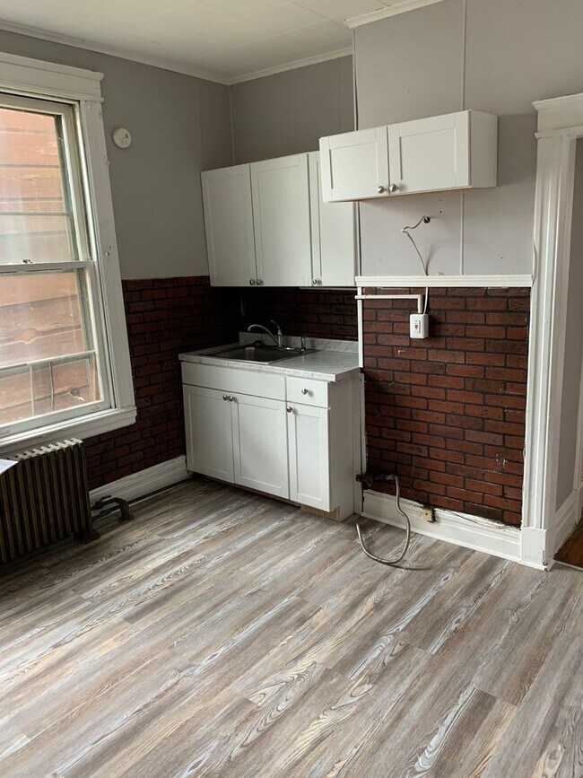 223 Western Ave Unit Apartment 2, Albany, NY 12203 Room for Rent in Albany, NY