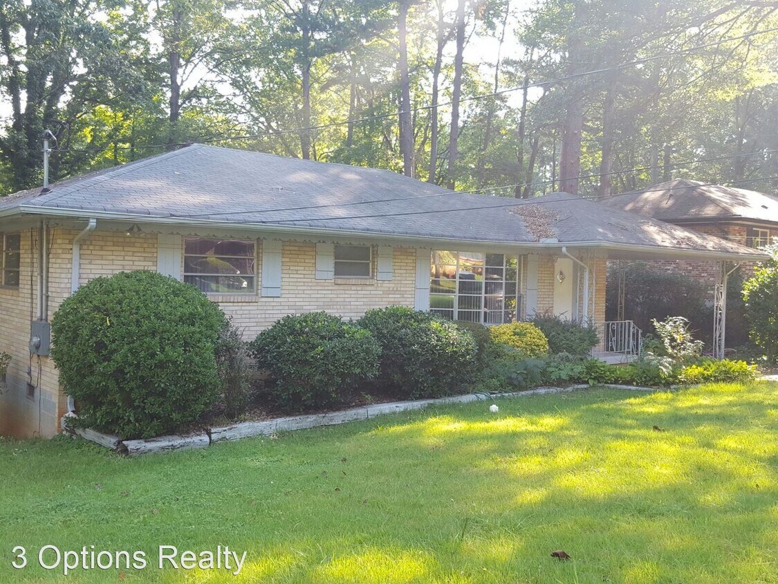 3 br, 2 bath House 2749 Cherry Laurel Lane House Rental in Atlanta