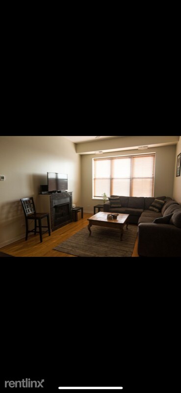 Foto del edificio - 2510 W Irving Park Rd