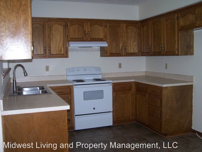 Building Photo - 3 br, 3 bath Apartment - 1118 Ridgeway Dr
