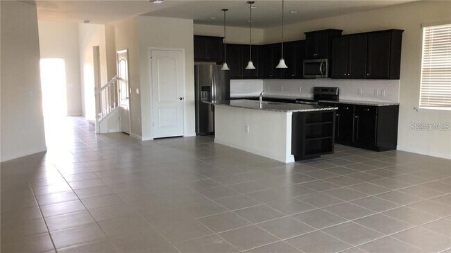 Building Photo - 2301 LUXOR Dr