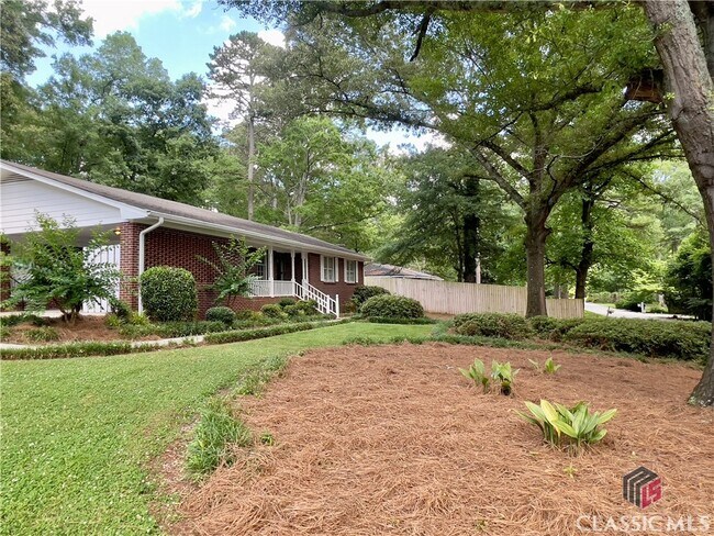 Building Photo - 403 Plantation Dr