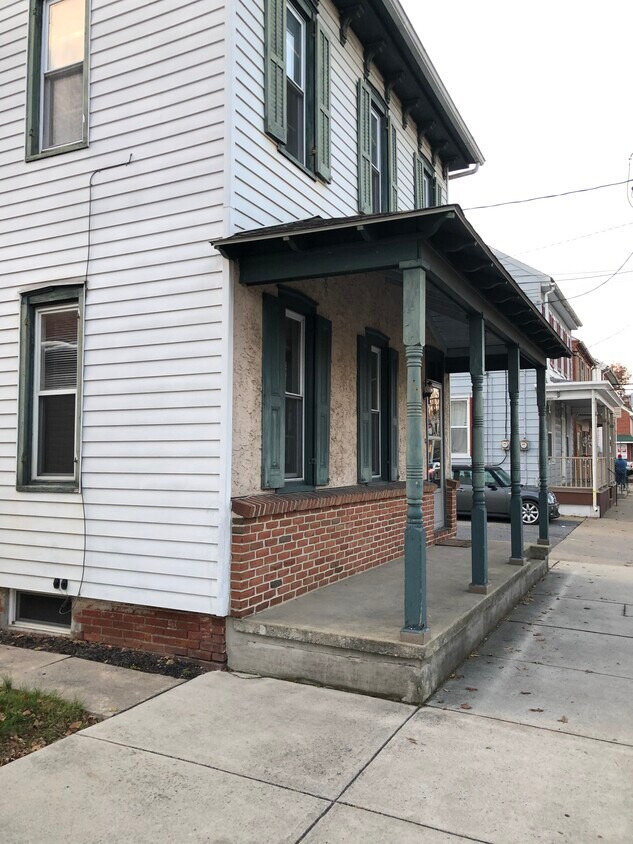 Front of House - 122 S Main St
