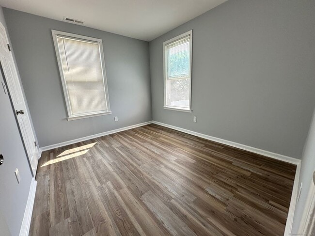 Foto del edificio - 227 Newfield Ave