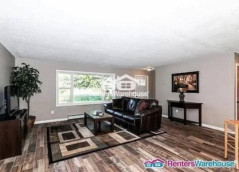 Building Photo - 5830 Peony Ln N