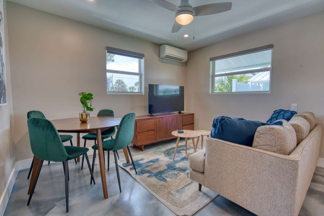 Foto principal - 126 Mango St